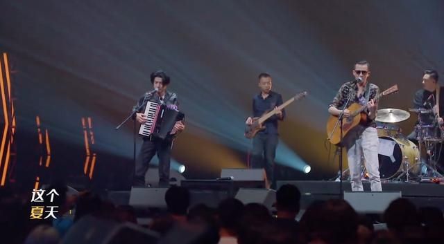  输给|乐队的夏天：太过严谨的达闻西，输给五条人并不冤枉