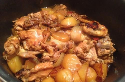  鸡肉|炖鸡时，应该先焯水还是直接炖？其实都不对，大厨教你正确做法