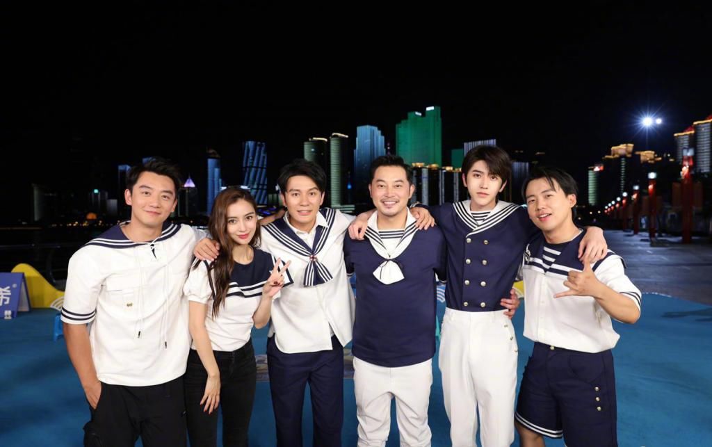 避嫌|跑男杀青:六人合照,杨颖好像全身都在“抗拒”,郑恺机智避嫌