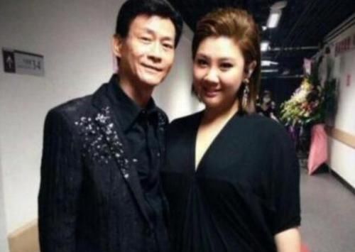  父母离异|同是一个爹，郑少秋4个女儿生活差距不是一般大，网友：渣男