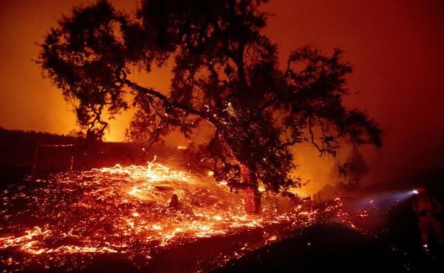  民众|特朗普彻底把美国拆散，民众抗议老天不帮忙，“新内战”正在逼近