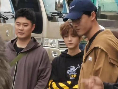  笑点|鹿晗又一档综艺被路透，站在一旁的女嘉宾，我没看错吧