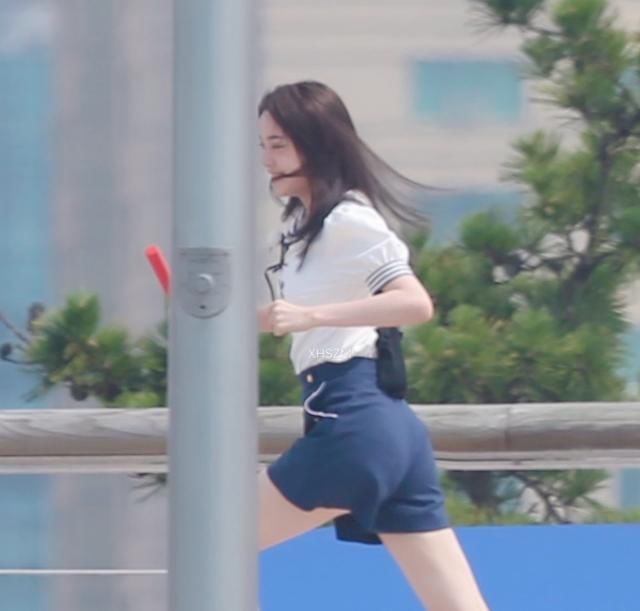  肤色|吴宣仪娜比参加跑男，看清二人的同框照，这肤色对比我没眼花吧？