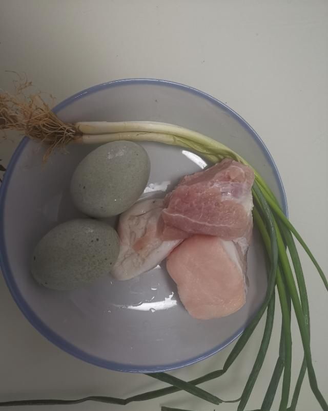  小孩子|一分钟学会皮蛋瘦肉粥，小孩子能吃满满两大碗