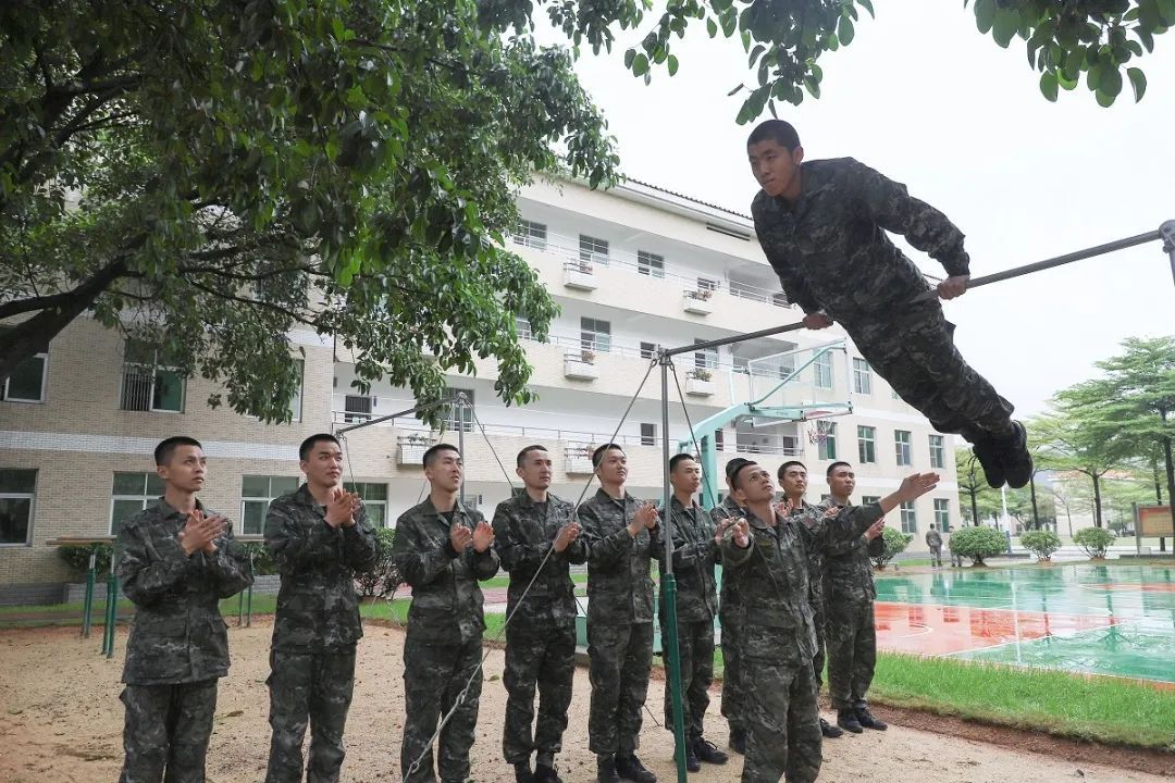 从“火焰蓝”到“橄榄绿”，这位新兵的故事很励志