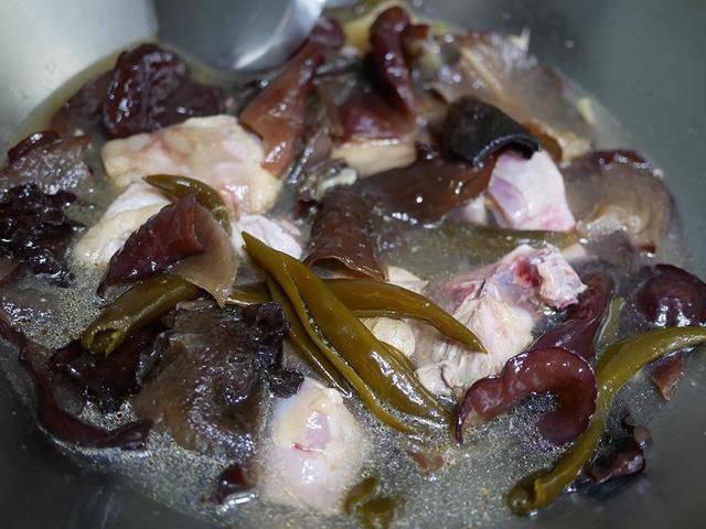 炖鸡|炖鸡时,有人焯水,有人直接炖,老厨子:教你1招,鸡肉更加入味