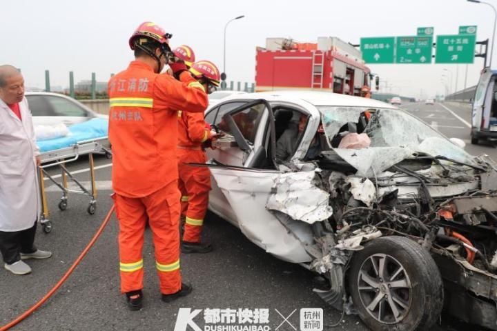  网约|杭州清晨机场高速一网约车突发车祸，一名乘客被困