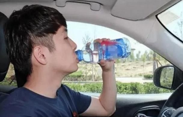 开车|高速开车喝水被扣分？车主很不理解：那开车渴了咋办啊