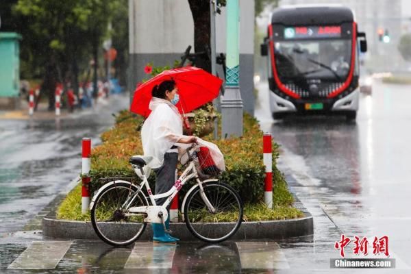 预警|上海三预警持续维持 “黑格比”影响减弱[图]