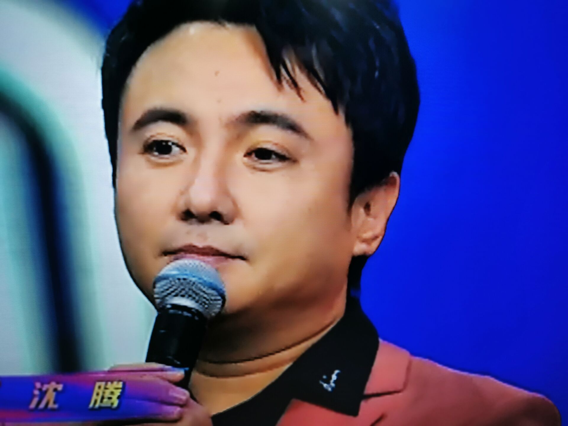  惊现|东方台618晚会字幕打错，惊现“死亡灯光”，创造营首秀翻车