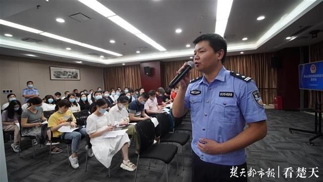 反电诈|捂住钱袋子，防住大骗子！刑警进企业传授最前沿反电诈知识