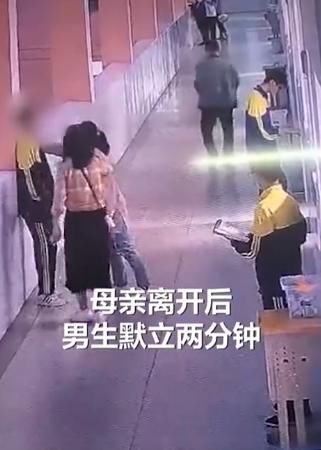 唯独|被母亲当众掌掴的孩子跳楼，全世界都能跟孩子为敌，唯独父母不能