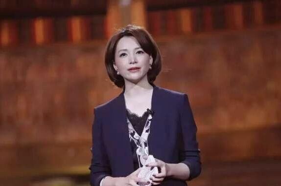  人缘|何炅为啥人缘好？看他这个弯腰的动作就明白了