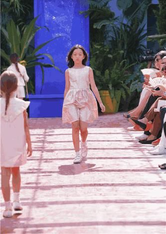 幸运|杨迪当众“下跪”上热搜引无数人泪目!被父母鼓励的孩子该有多幸运|亲子教育