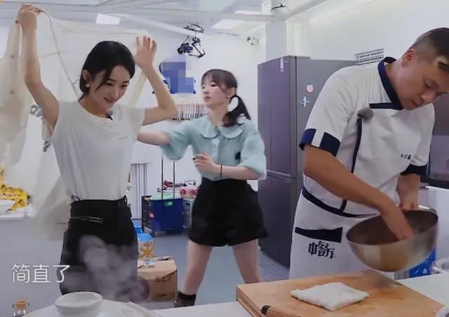  中餐厅|快本疑似取代谢娜被骂，参加中餐厅挽回口碑。李浩菲：我太难了