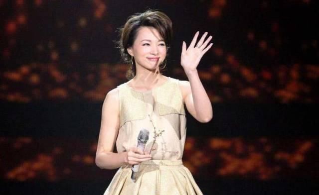  主持人|央视主持人讲错字要“扣”多少钱？听到金额后，错不起