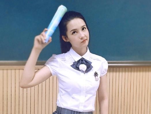 刘诗诗|女星的学生旧照，李沁古灵精怪，看到刘诗诗：没少被男孩追吧！