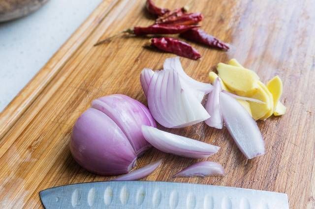 小鲫鱼|鲫鱼无刺如何做得到放一点它,从头吃到尾连渣都不剩