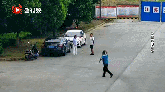  城管队员|大哥！你的西瓜好甜呐！