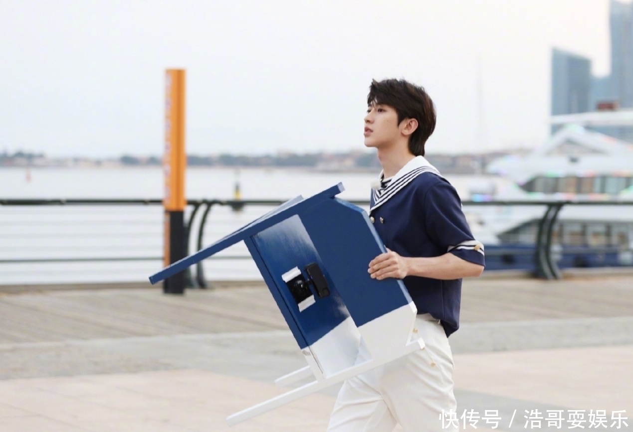 蔡徐坤|《奔跑吧》蔡徐坤,热度超《中餐厅》赵丽颖,成最热真人秀嘉宾!