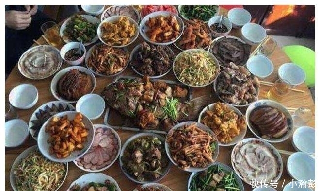 女儿|东北的女儿嫁到南方,过年发朋友圈晒年夜饭,父母看完真心疼