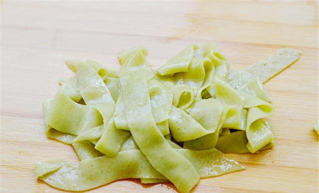  好吃|凉皮最简单的做法，不揉面不洗面，10分钟就做好，劲道好吃超开胃