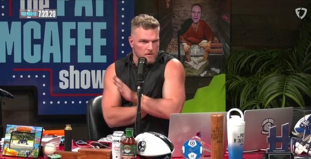  导演|WWE亚当·科尔做客脱口秀，与主持发生激烈争吵，爆粗，推搡导演！