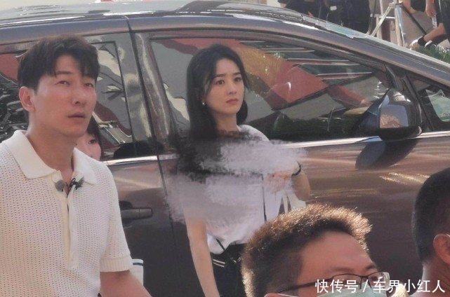 画面|赵丽颖买菜拿笔记账,黄晓明抢她手里的帆布包,两人画面太欢乐