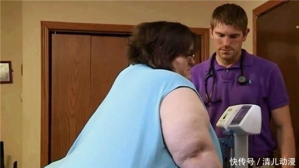 现状|美国女孩因体重1450斤走红,后被富豪娶回家“供养”,现状如何?