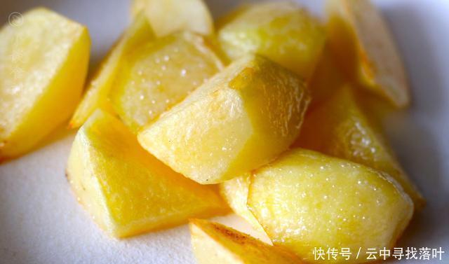  土豆一起烧|7月豇豆火了，遇见来10斤，和土豆是绝配，吃不完还能晒干冬天吃