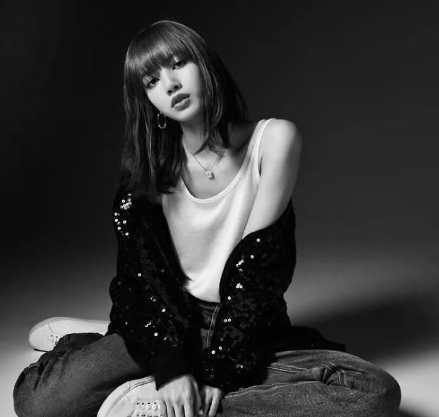 小哥|Lisa心头好牵手18岁男神小哥，人间芭比遗憾落选，粉丝哭了