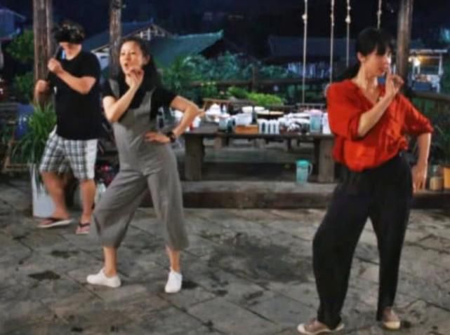  动作|孙俪带大家一起尬舞，看到黄磊的动作，网友:果然是真爱!