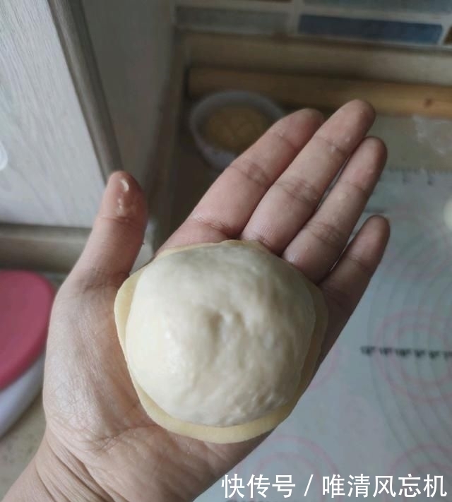  秒杀|「港式酥皮菠萝包」的做法+配方，外皮酥脆，内里松软，秒杀餐厅