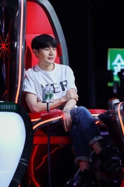  导师|《好声音》赛制升级，抢人大战让李健“捏两把汗”