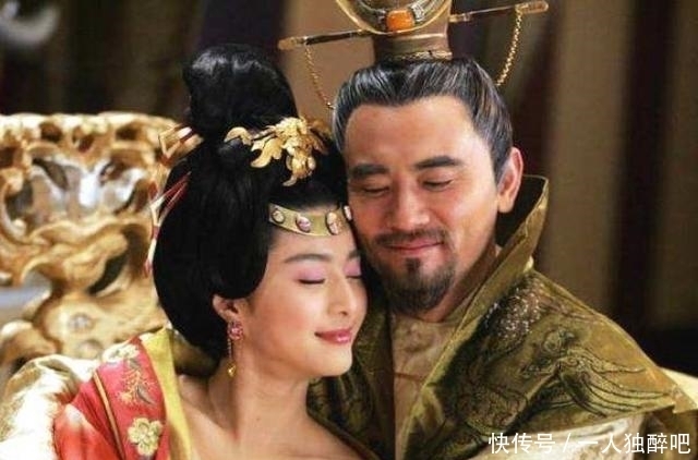  妃子们|清朝的妃子，为何脖子上总有一条白围脖？除了美观，还方便了皇上