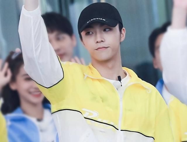  录制|《奔跑吧》青岛录制路透，00后爱豆扎堆，见坤坤农农拉手照沸腾了