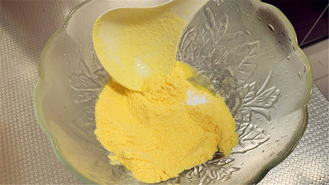  加碱|熬玉米面粥，只会傻傻加碱煮？多加这1步，又香又甜，饭店吃不到