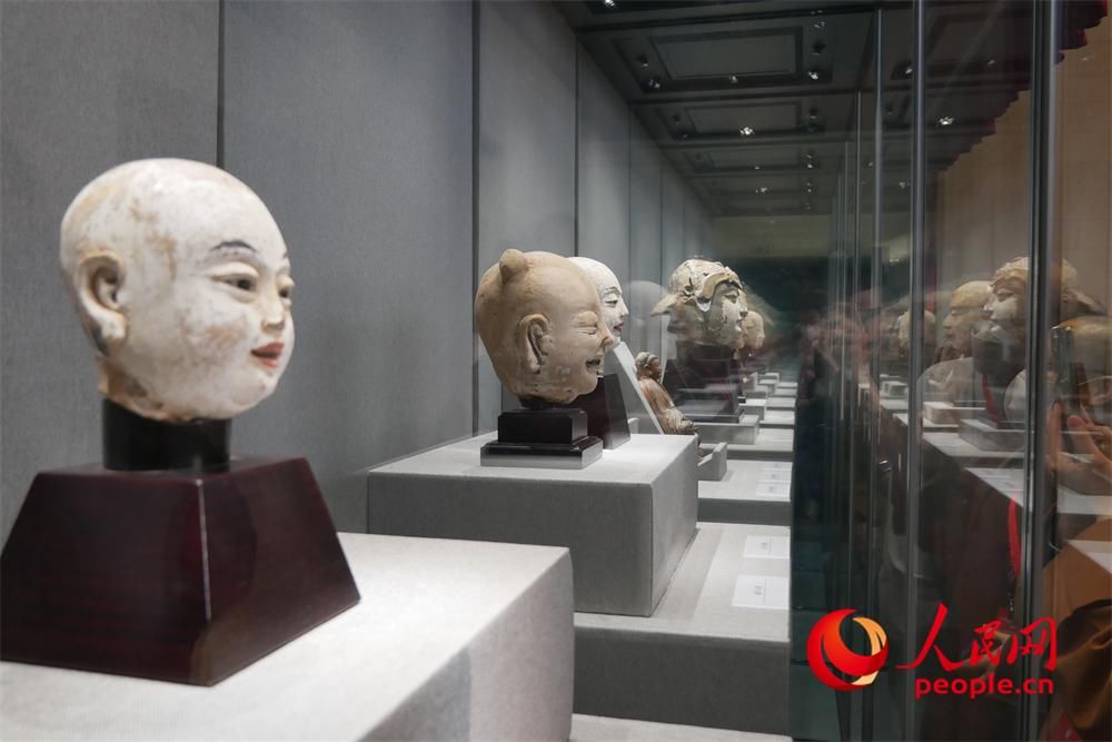 台湾中华人间佛教联合总会向国家文物局捐赠30件文物