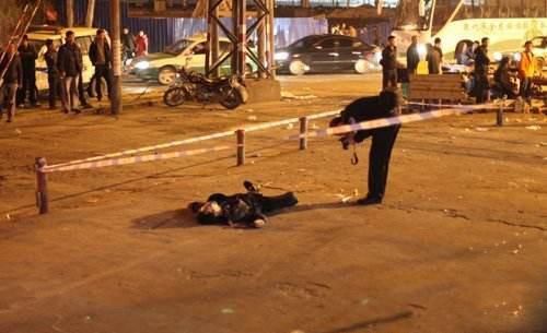  被判|醉酒男子当着超市老板面亲吻老板娘骂老板被捅30刀，老板被判无期