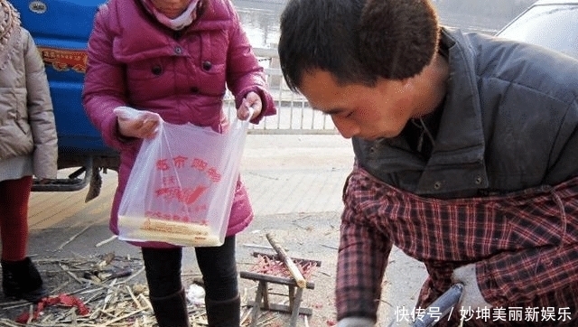 小商贩|水果店中不常见甘蔗,路边小商贩却卖得开心?总算知道为何了