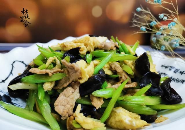  芹菜|1道菜，2种润肠食材，3大营养元素，快给血管肠子洗洗澡