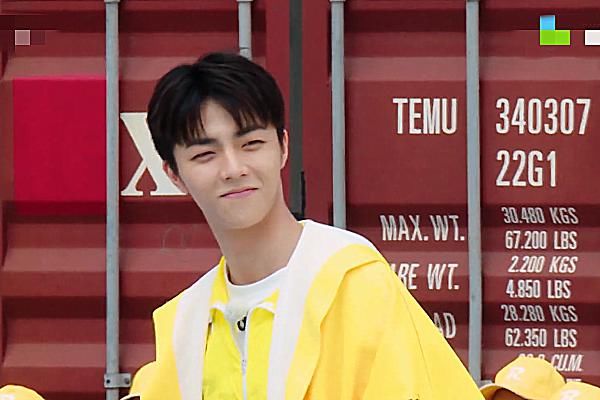  蔡徐坤|别的嘉宾出场蔡徐坤反应平淡，唯独对陈立农不同，自家兄弟使劲夸