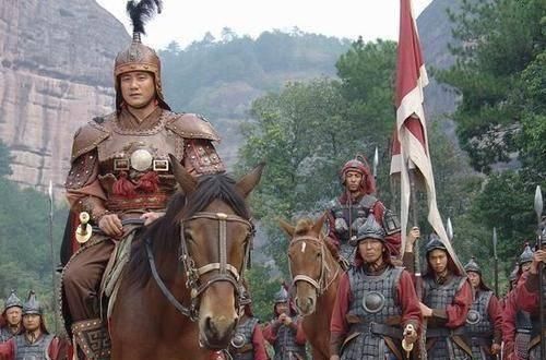 郭子兴|朱元璋赐大臣一座王府,大臣转身对儿子说:无论如何也不要搬进去