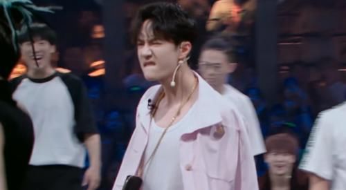  吓到|《街舞》小宝被王一博反撩，被撩到认怂，直接害羞开溜：脸红心跳