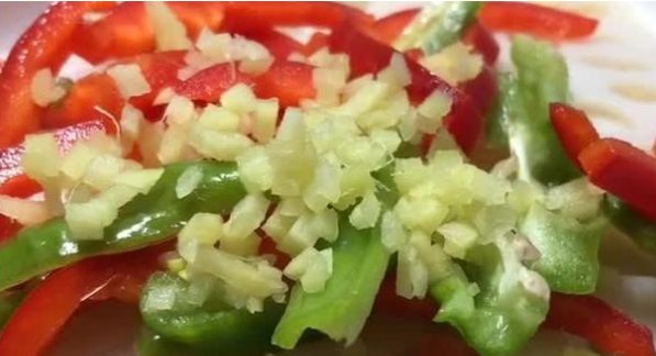  7孔|做凉拌莲藕先放醋还是先撒盐？大部分人做错了，难怪不爽脆还发黑