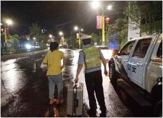  学生|贵州女学生外出打工返家，司机的一个举动，让她身陷危险中