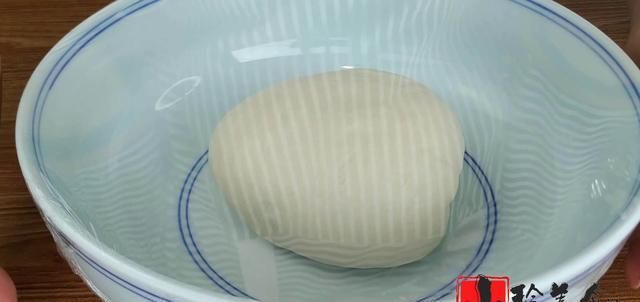  红糖|千层红糖酥饼家常做法，筷子一搅，层层酥脆，咬一口直掉渣，解馋