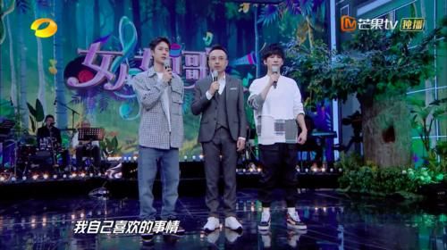  粉丝|王一博节目中主动提起摩托车比赛，汪涵只说了四个字，粉丝却泪崩了