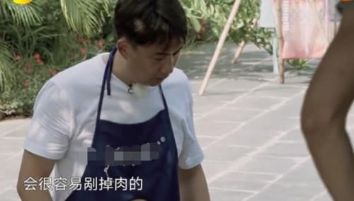  欧阳|欧阳娜娜削藕皮吓到黄磊，扒出手的价格：打扰了，建议带上铁手套