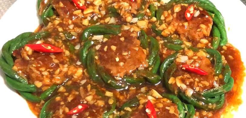  五花肉|豆角和五花肉超级好吃的新做法，下酒又下饭，一大盘子都吃光了